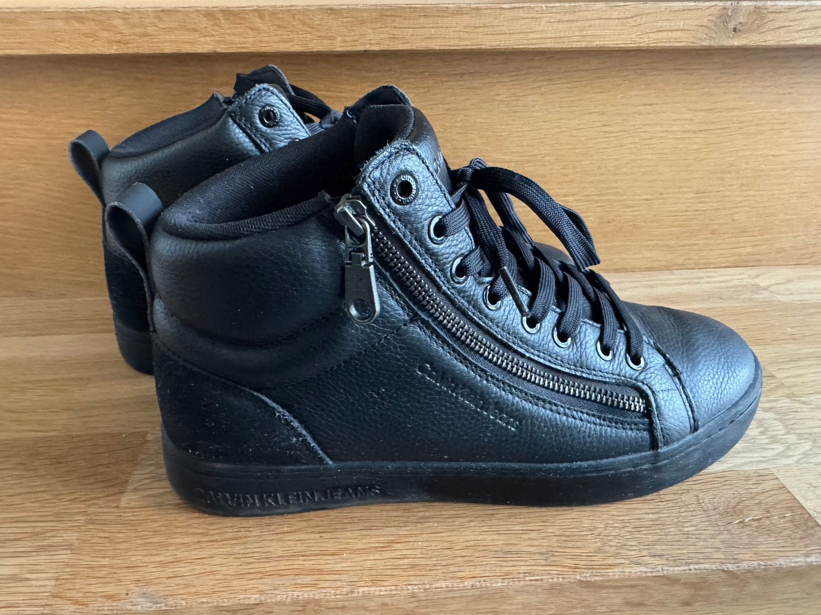 Calvin Klein Jeans hoge sneakers zwart – maat 43, Zwart, Ophalen of Verzenden, Zo goed als nieuw, Sneakers