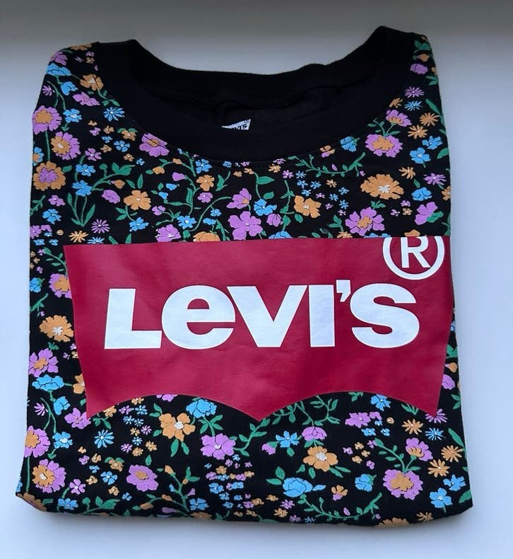 Levi's T-shirt voor dames, maat M, Kleding | Dames, T-shirts, Zwart, Zo goed als nieuw, Korte mouw, Ophalen