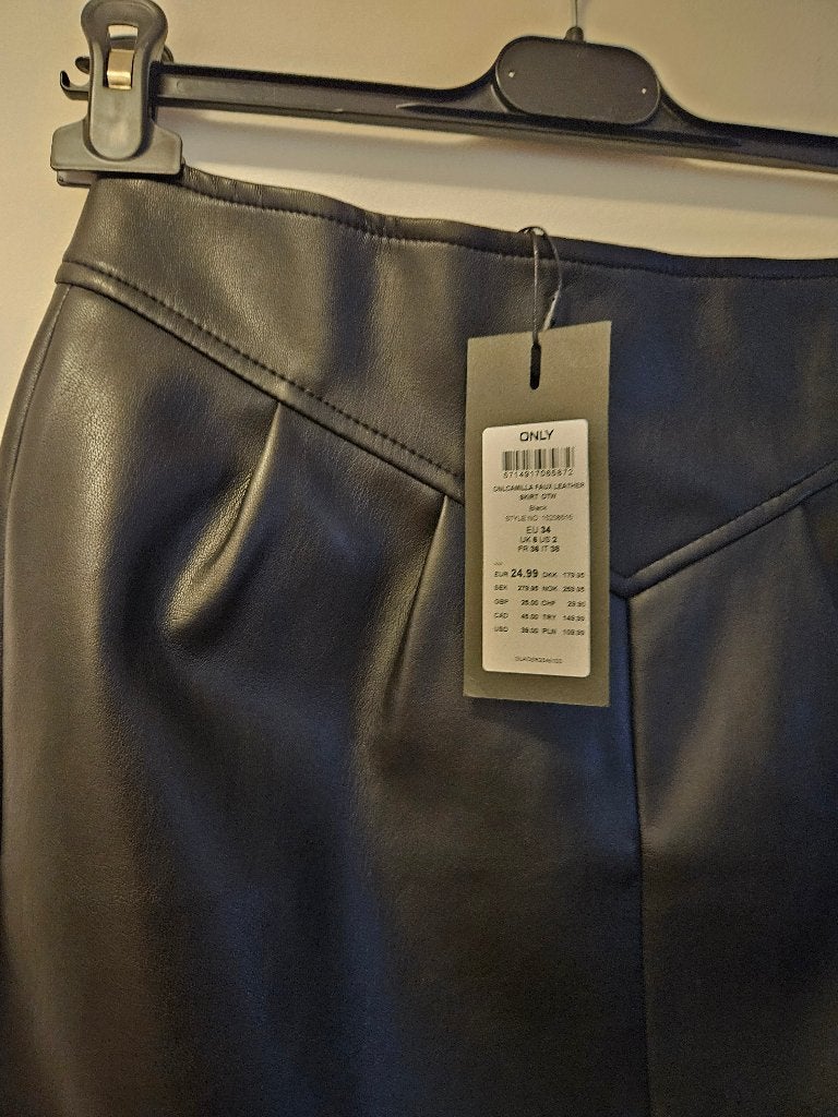 Zwarte minirok van imitatieleer van het merk „only” 34, Kleding | Dames, Only, Zwart, Nieuw, Ophalen of Verzenden