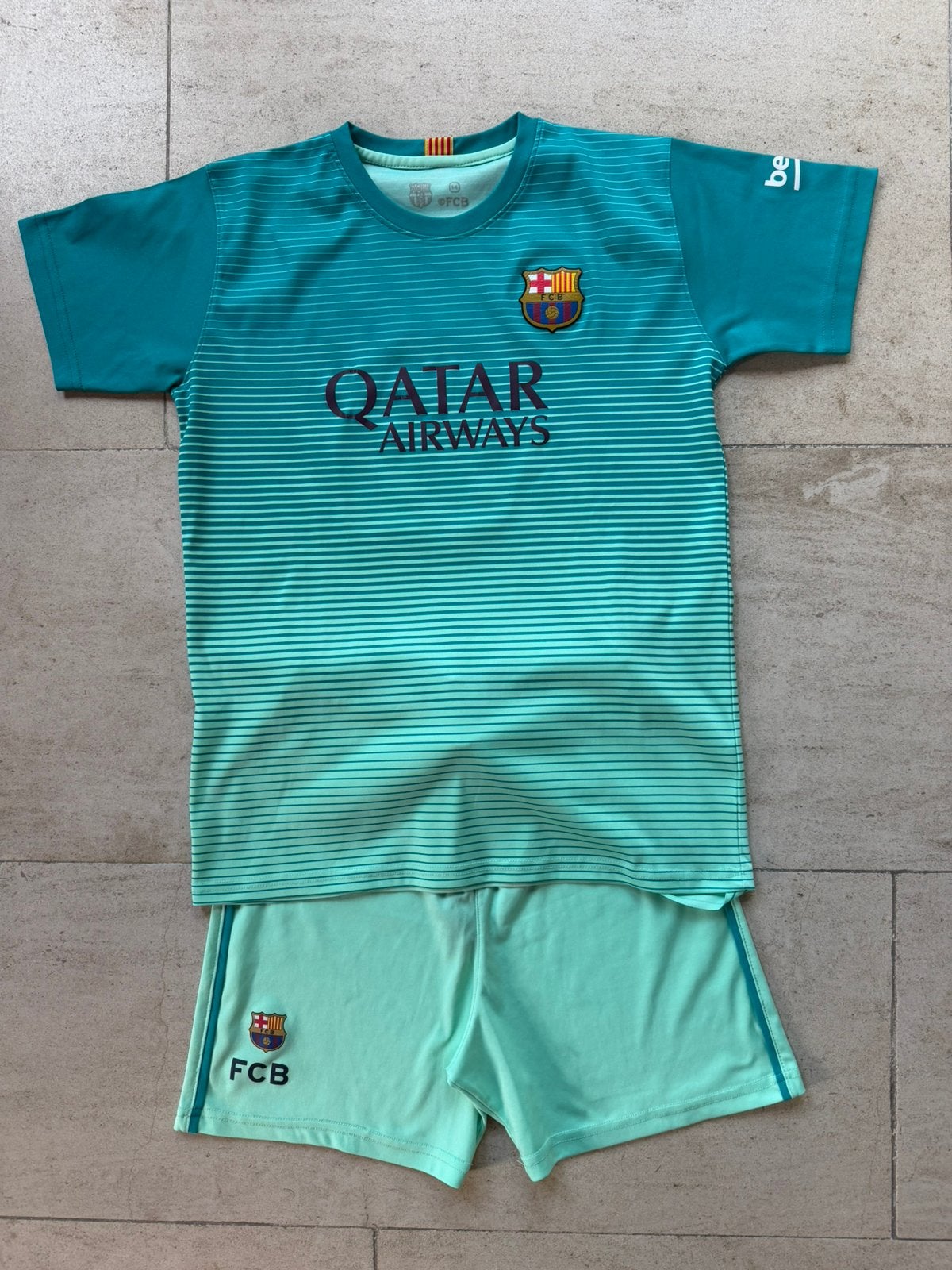 Voetbalshirt en short FC Barçelona maat 164, Enlèvement ou Envoi, Comme neuf, Garçon, Vêtements de sport ou Maillots de bain