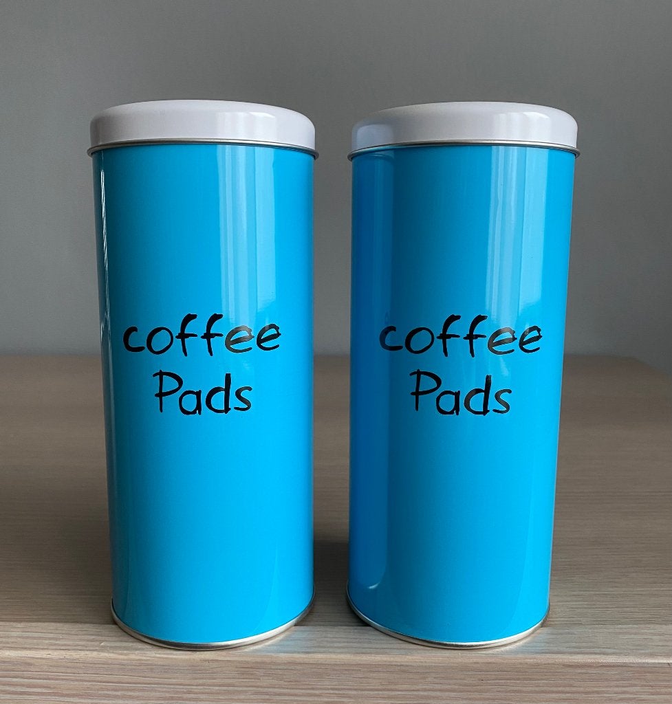 2 voorraadblikken koffiepads, Verzamelen, Blikken, Verzenden, Zo goed als nieuw, Koffie