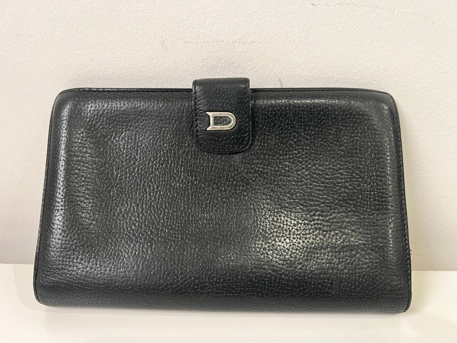 DELVAUX DE PORTEMONNEE VAN ZWART GENERFD LEER, Ophalen of Verzenden, Zo goed als nieuw, Zwart