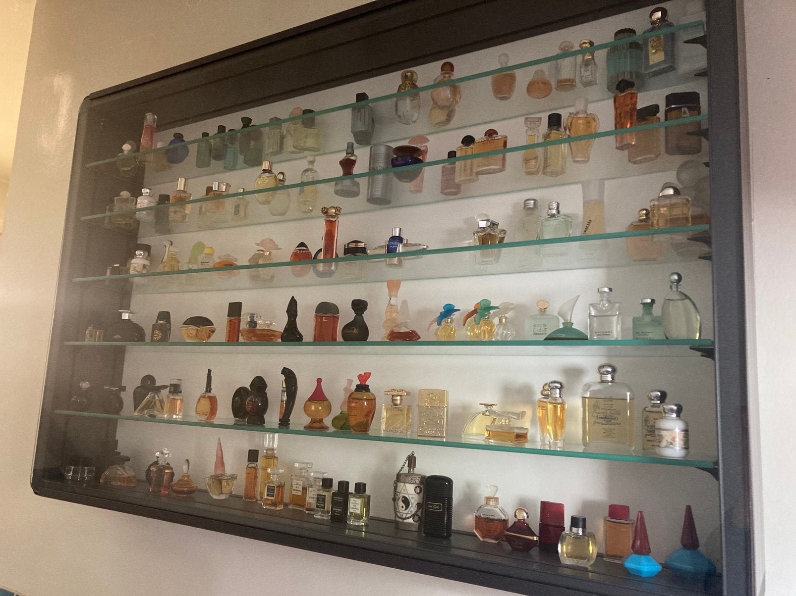 Viteine avec parfums miniatures, Enlèvement