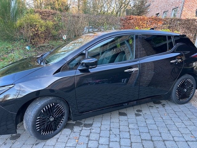 Nissan Leaf 40 kw 2023 110kw 1er propriétaire super état, Autos, Cuir et Alcantara, Achat, Entretenue par le concessionnaire, Noir