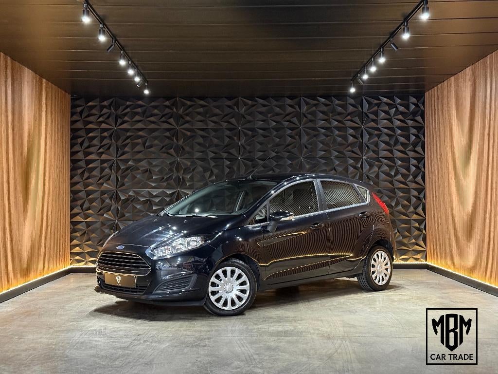 ✅ Ford Fiesta 1.5 TDCi GARANTIE Airco Bluetooth Isofix 1.Eig, Auto's, Voorwielaandrijving, Euro 5, Zwart, 4 cilinders