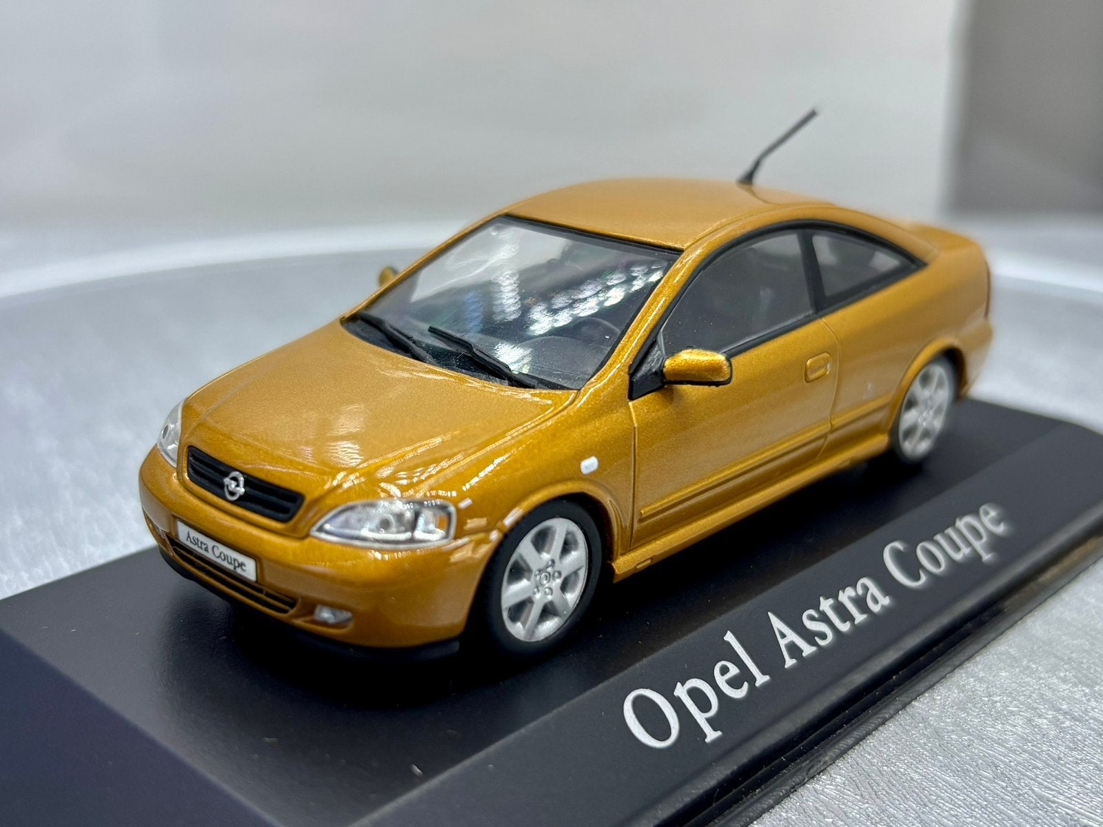 1:43 Opel astra g coupe, Hobby en Vrije tijd, Modelauto's | 1:43, Ophalen of Verzenden, Zo goed als nieuw, MiniChamps