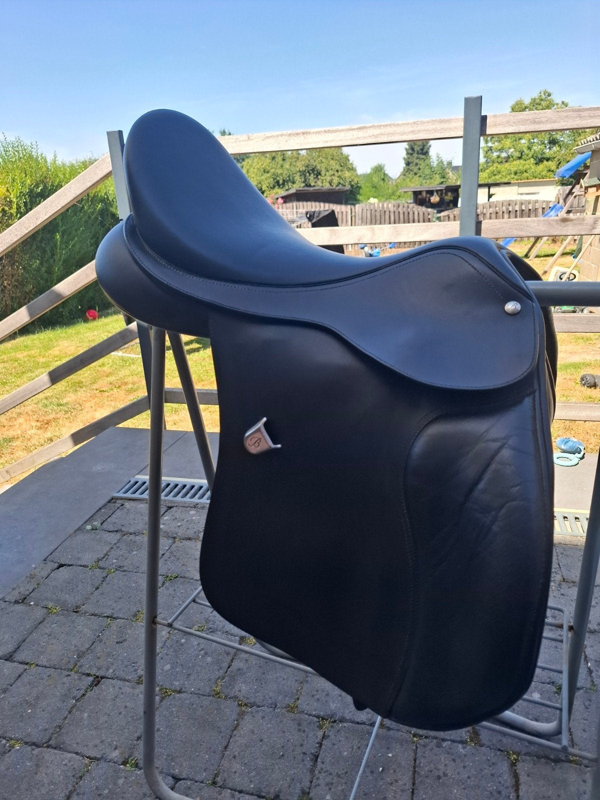 Selle mixte Bates, Animaux & Accessoires, Chevaux & Poneys | Selles, Siège semi-creux, Bates, Étriers inclus, Polyvalence