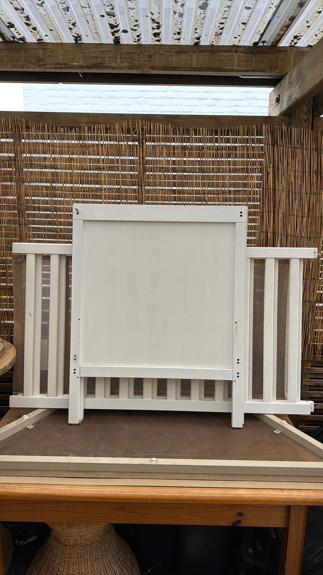 Baby bed in wit geschildert hout volledig, Ophalen, Zo goed als nieuw