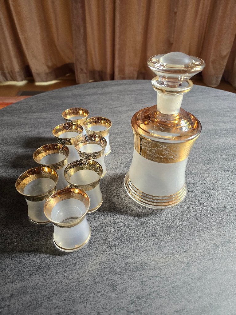 Glazen set, acht glaasjes met decanter, Ophalen