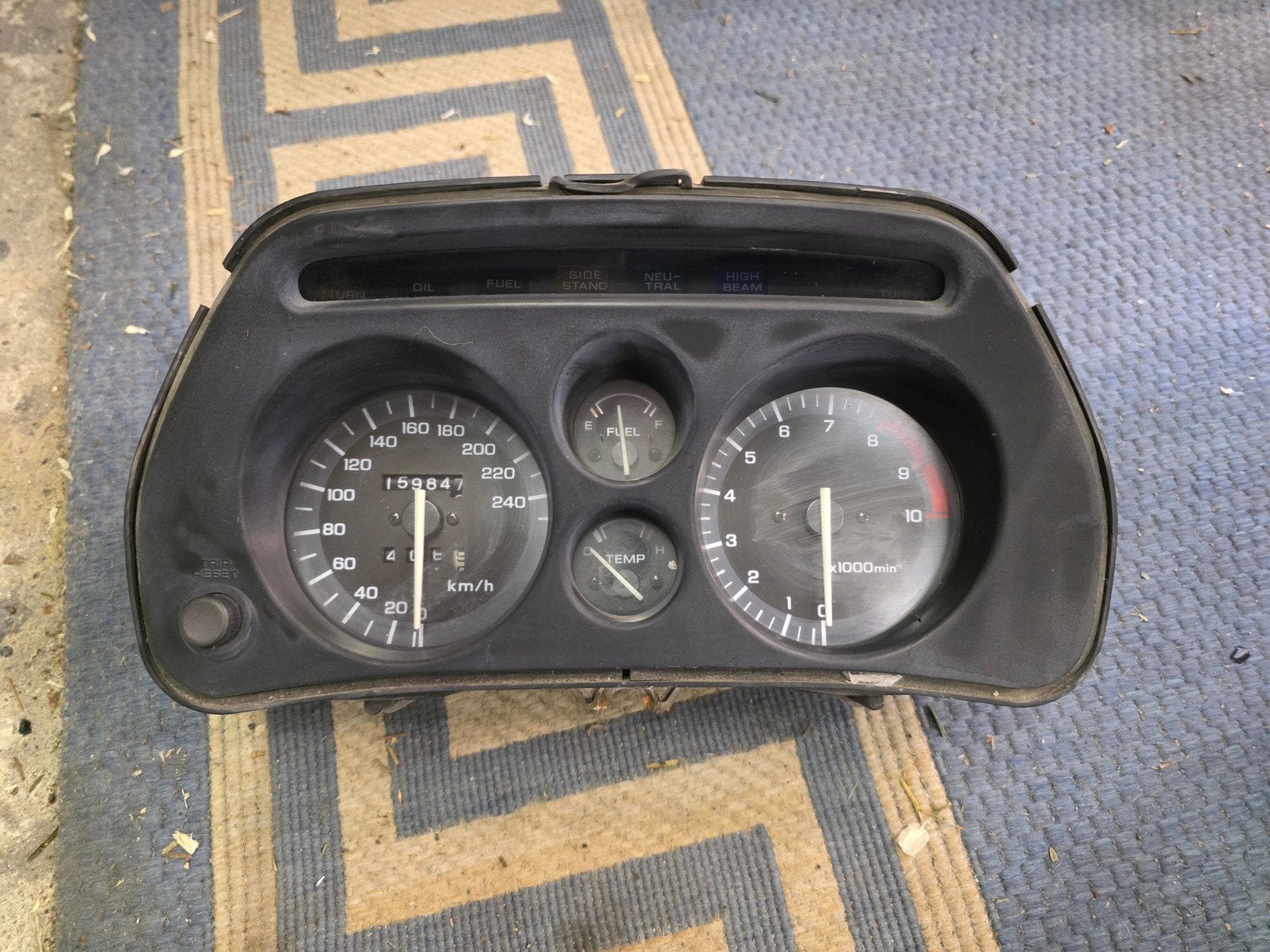 Tellerbak van Pan European ST 1100, Ophalen