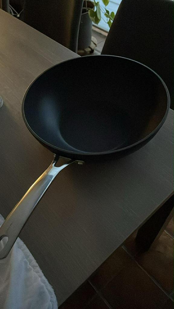 Brabantia wokpan 30cm met zwarte anti-baklaag, Ophalen, Nieuw, Overige materialen, Wok