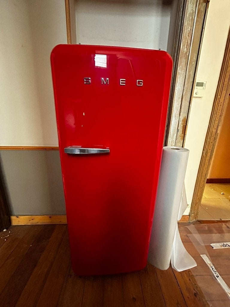 Frigo SMEG rouge, Avec compartiment congélateur, Utilisé, 100 à 150 litres, 60 cm ou plus