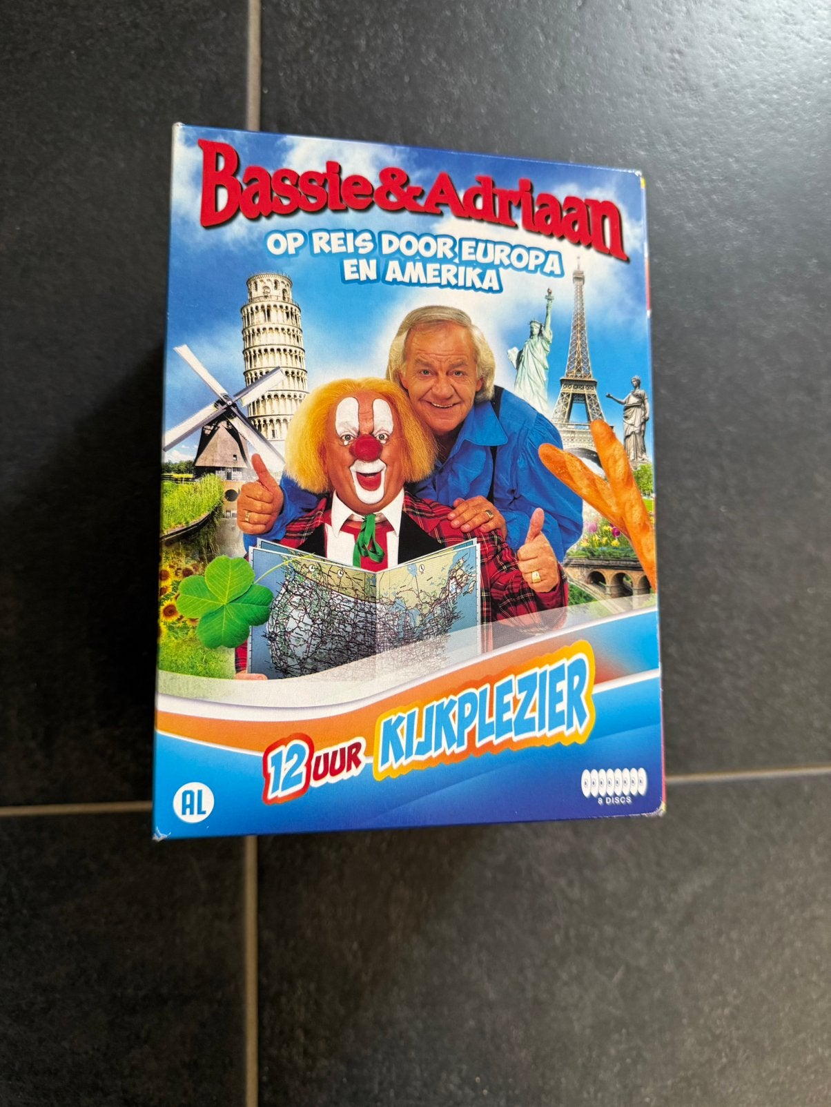 8 dvd box Bassie & Adriaan op reis door Europa en Amerika, CD & DVD, Enlèvement ou Envoi, Tous les âges, Famille, Comme neuf
