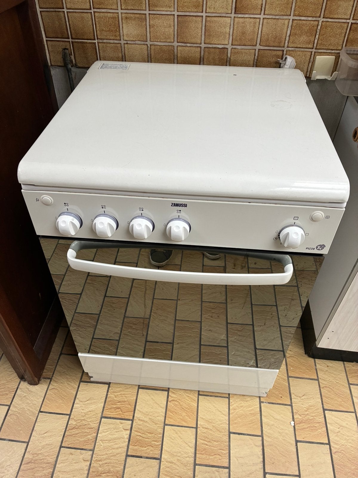 Zanussi gasfornuis met oven, Elektronische apparatuur, Fornuizen, Ophalen, Zo goed als nieuw