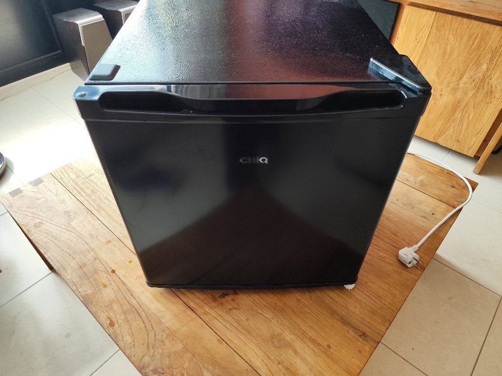 Mini Réfrigérateur / Minibar CHiQ CSD46D4E (46L) - ÉTAT NEUF, Electroménager, Réfrigérateurs & Frigos, Avec compartiment congélateur