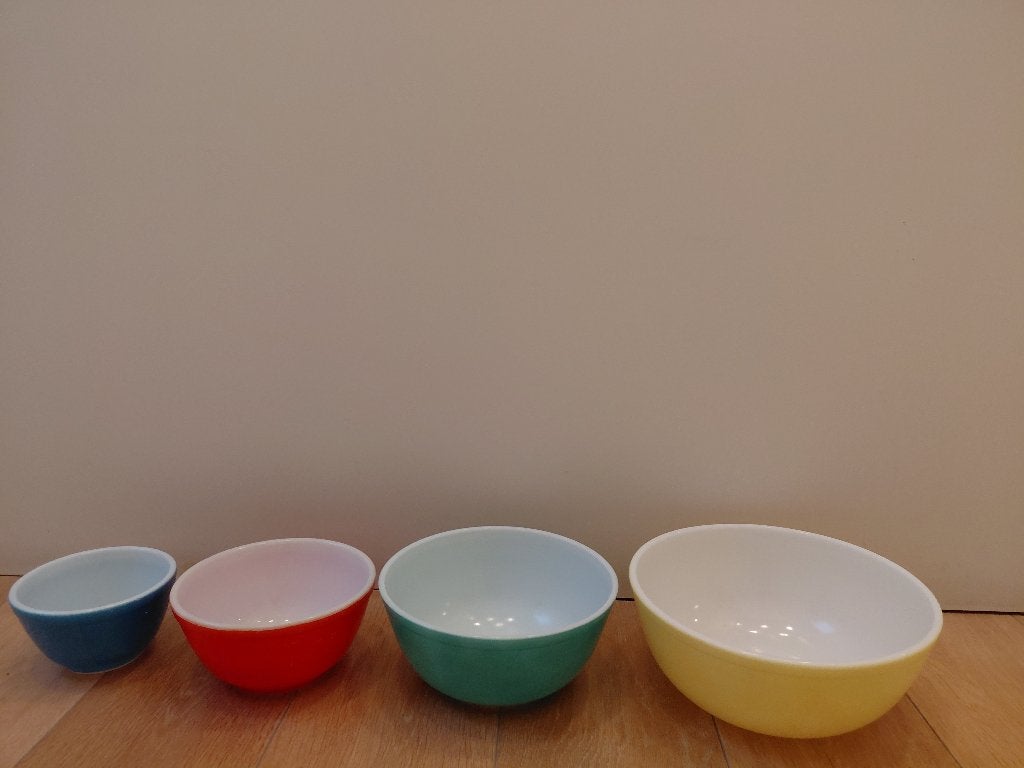 Reeks van 4 Pyrex kommen, Huis en Inrichting, Ophalen, Vintage, Blauw, Zo goed als nieuw