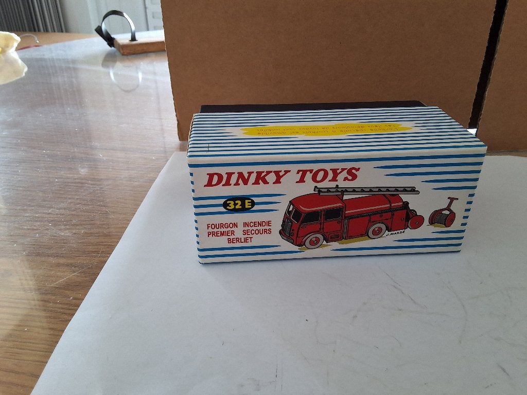 Camion de pompiers Dinky-Toys Atlas Berliet, Hobby & Loisirs créatifs, Voitures miniatures | 1:43, Enlèvement ou Envoi, Comme neuf