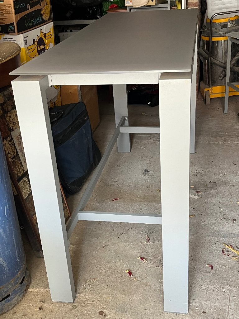 Hoge tafel, Ophalen, Zo goed als nieuw