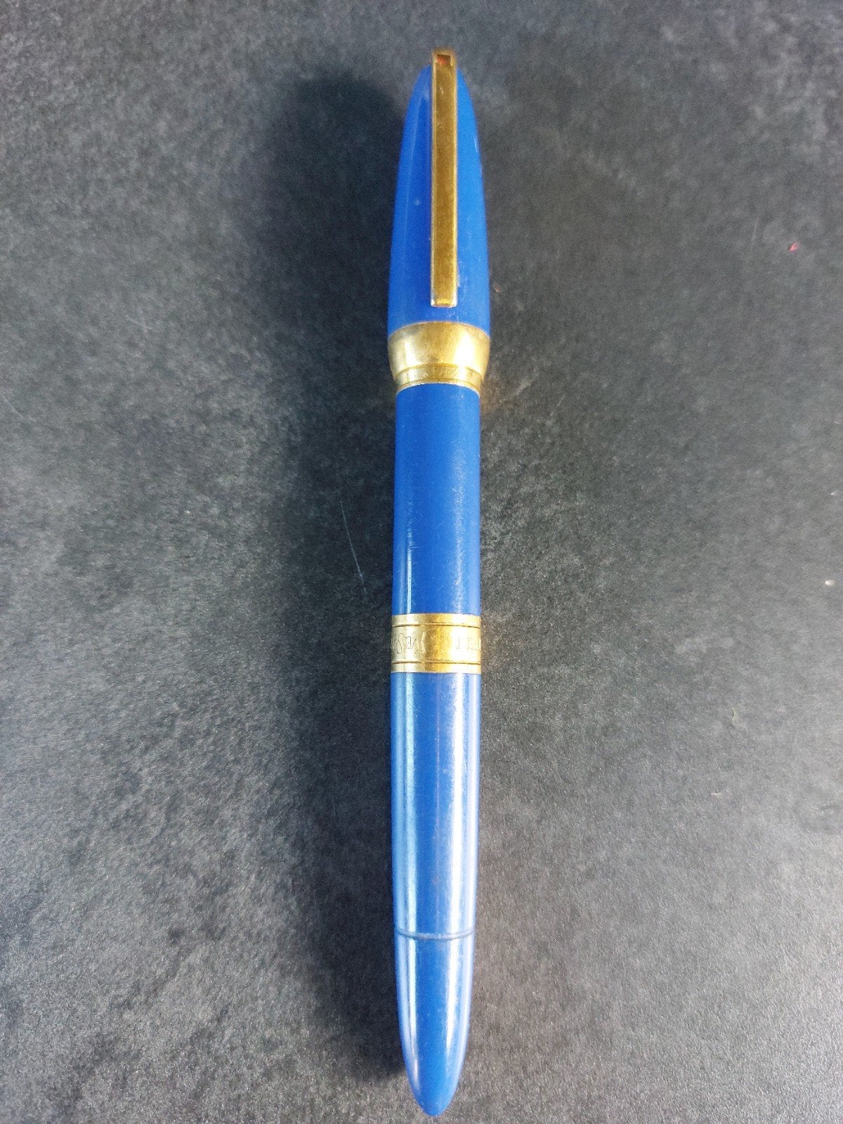 Yves Saint Laurent, Enlèvement ou Envoi, Stylo