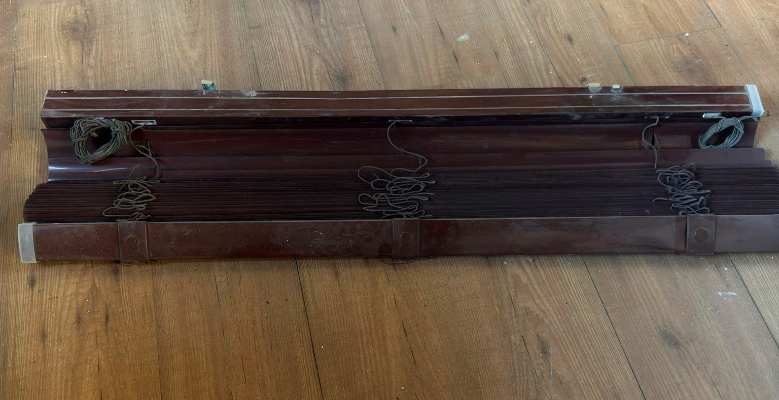 2x jaloezie, Maison & Meubles, Ameublement | Rideaux & Stores à lamelles, Métal, Enlèvement, Utilisé, Store vénitien