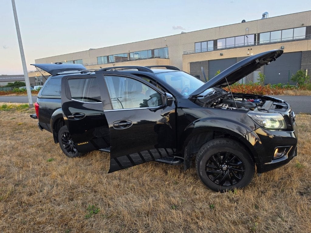 NISAN NAVARA 2.3 diesel  4x4,  automaat,, Auto's, Nissan, Automaat, 4 cilinders, Leder en Stof, Zwart