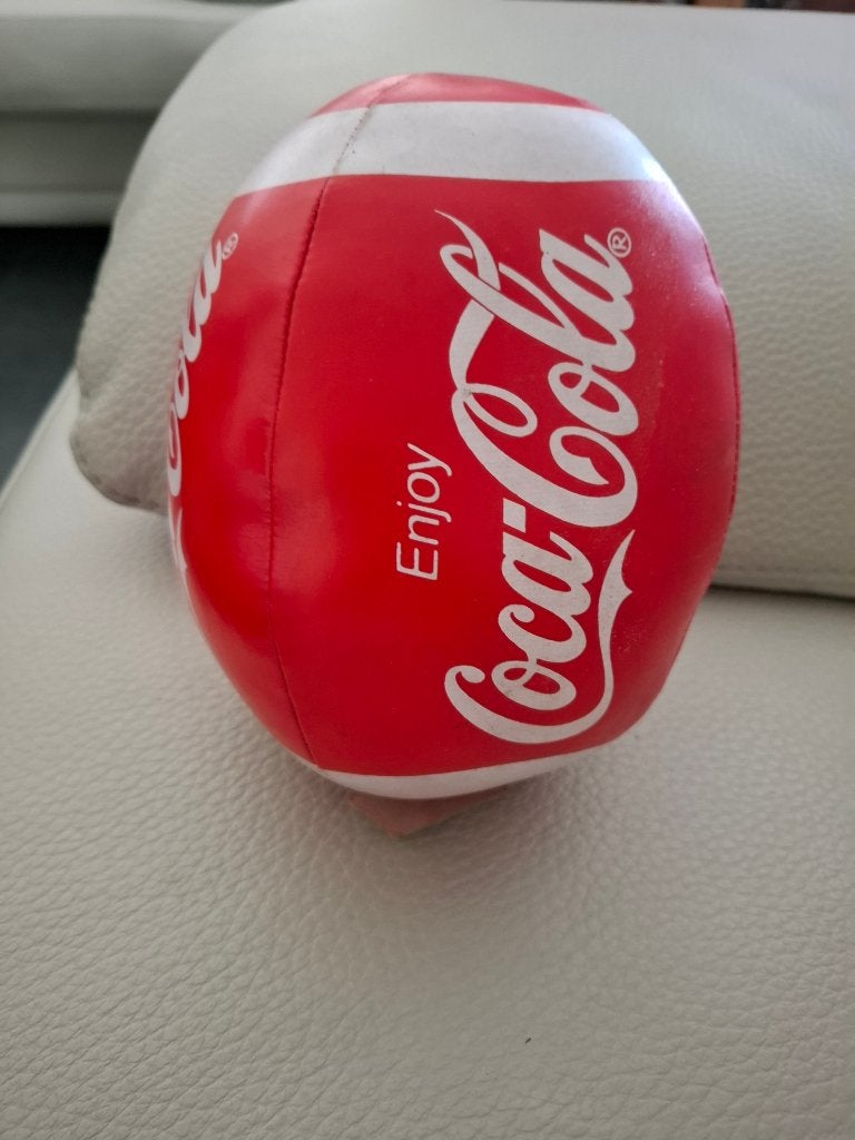 Toffe mini rugbybal coca cola, Ophalen of Verzenden, Gebruikt