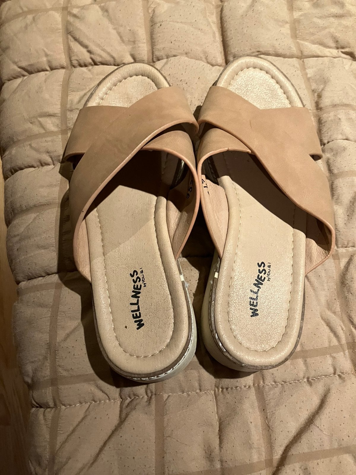 Beige slippers, Beige, Zo goed als nieuw, Ophalen, Slippers