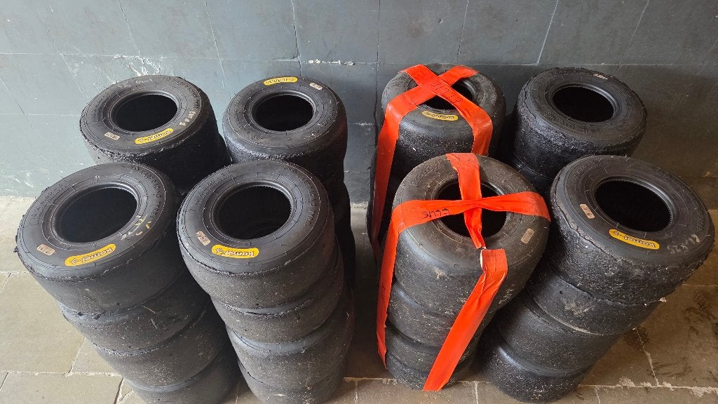 Pneus KOMET K3M, Sport en Fitness, Karting, Ophalen, Zo goed als nieuw, Onderdelen Kart
