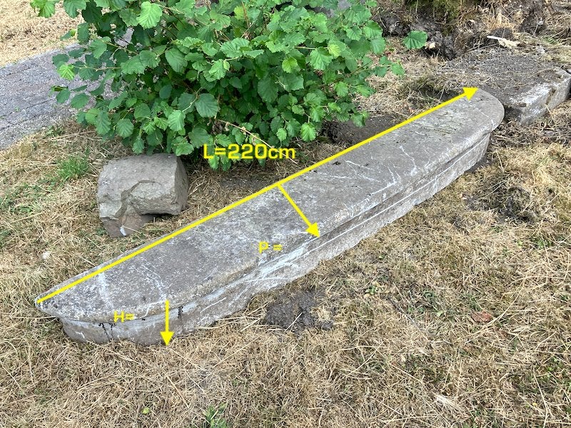 Antieke deurdorpel in kalksteen - L 220 cm (Solid), Tuin en Terras, Bielzen en Borduren, Gebruikt, Overige typen, Natuursteen