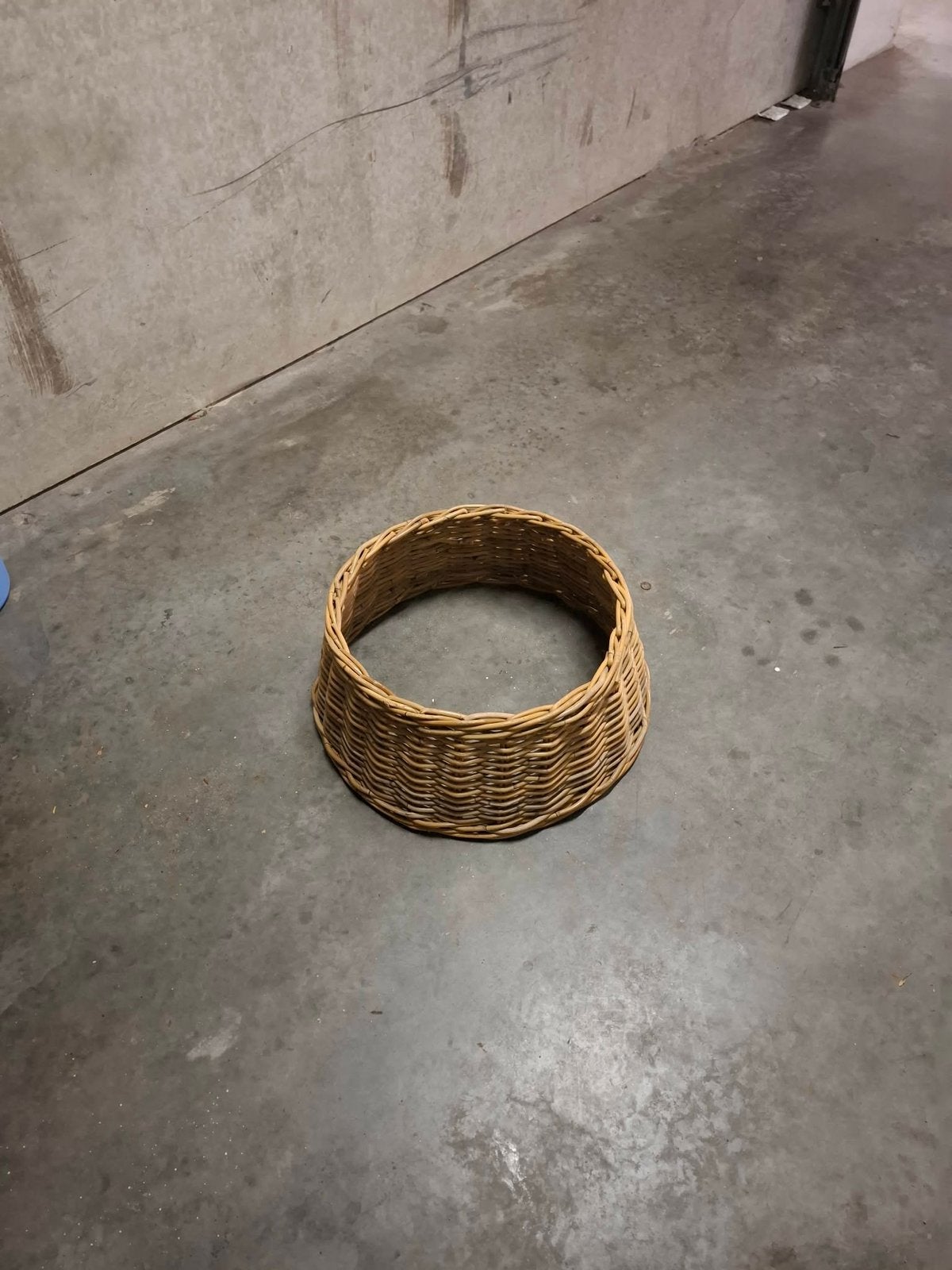 Rotan onderstel voor kerstboom (nieuw), Diversen, Kerst, Ophalen, Zo goed als nieuw