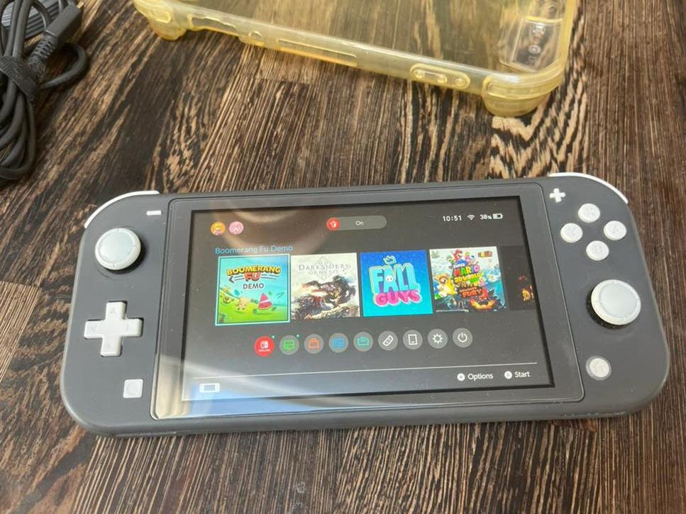 Nintendo Switch Lite + Gripset + Case + Darksiders Genesis, Ophalen, Zo goed als nieuw
