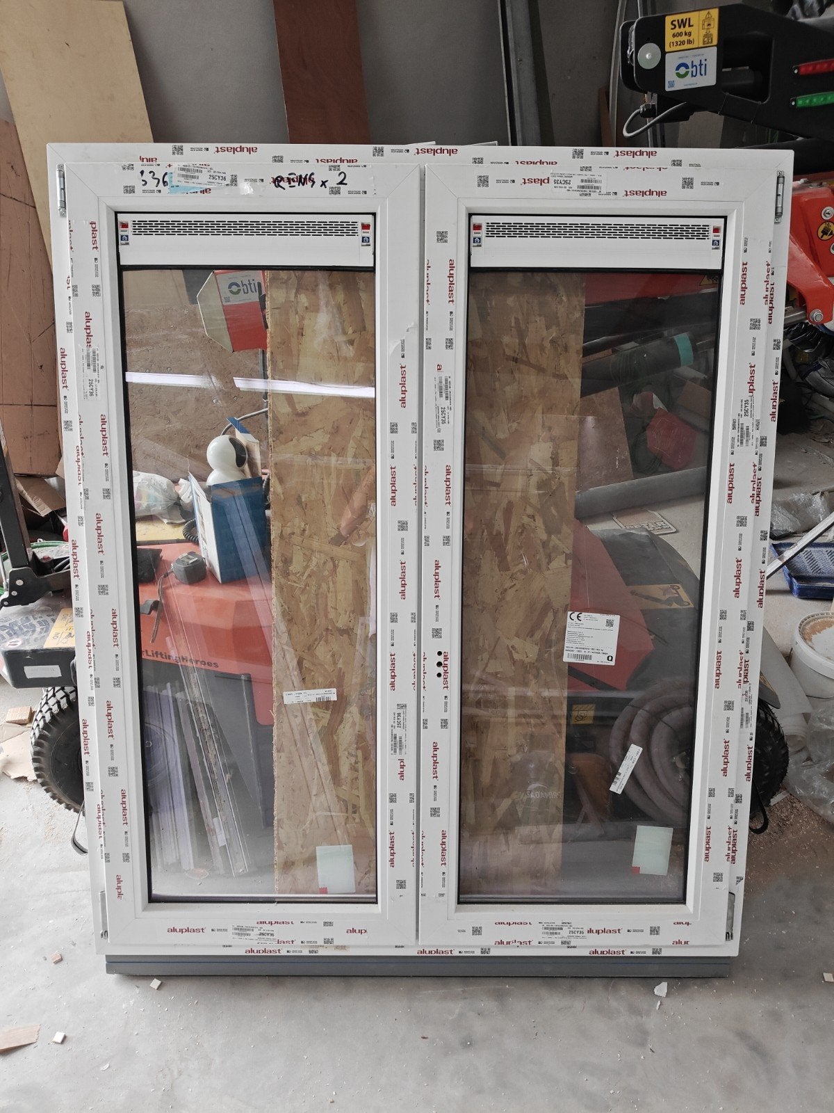 Nouvelle fenêtre en PVC 132  156 cm — Grilles d'aération —, Neuf, 75 à 150 cm, Enlèvement ou Envoi, 75 à 150 cm