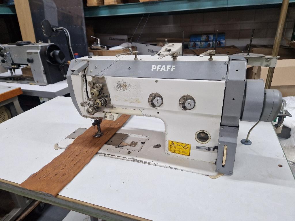 Pfaff 422–2-Naalds Naaimachine–17 mm Naaldafstand–Automaat, Ophalen, Naaimachine, Industrieel, Gebruikt