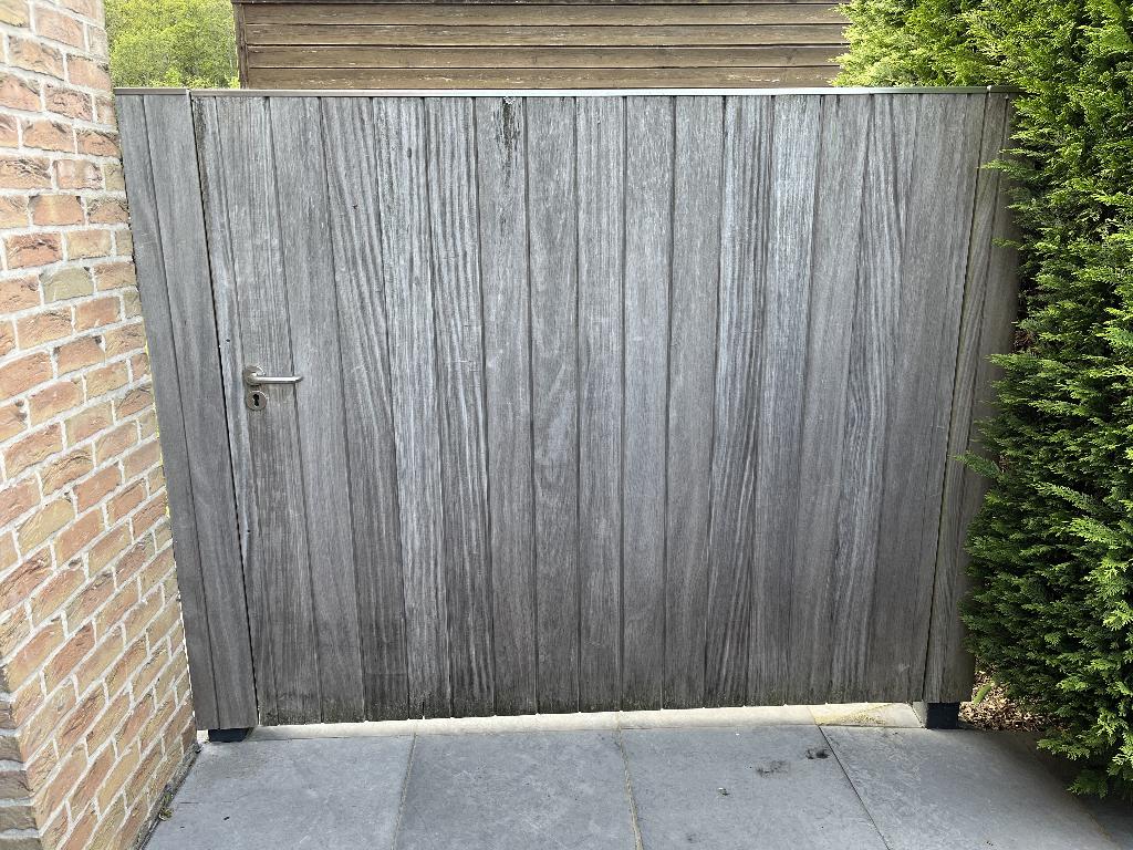 Moderne hardhouten poort met stalen frame, Jardin & Terrasse, Portes de jardin, Utilisé, Portail battant, Acier, 150 à 200 cm