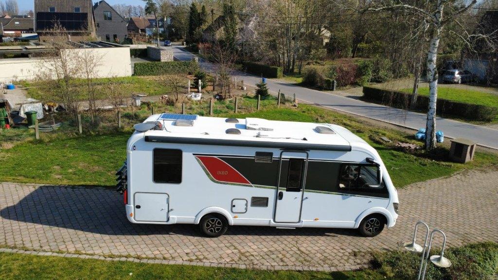 Bürstner Ixeo i744 | Unieke Lounge | Off-grid | 700kg LV, Caravanes & Camping, Camping-cars, Jusqu'à 5, Toilette à cassette, Fiat