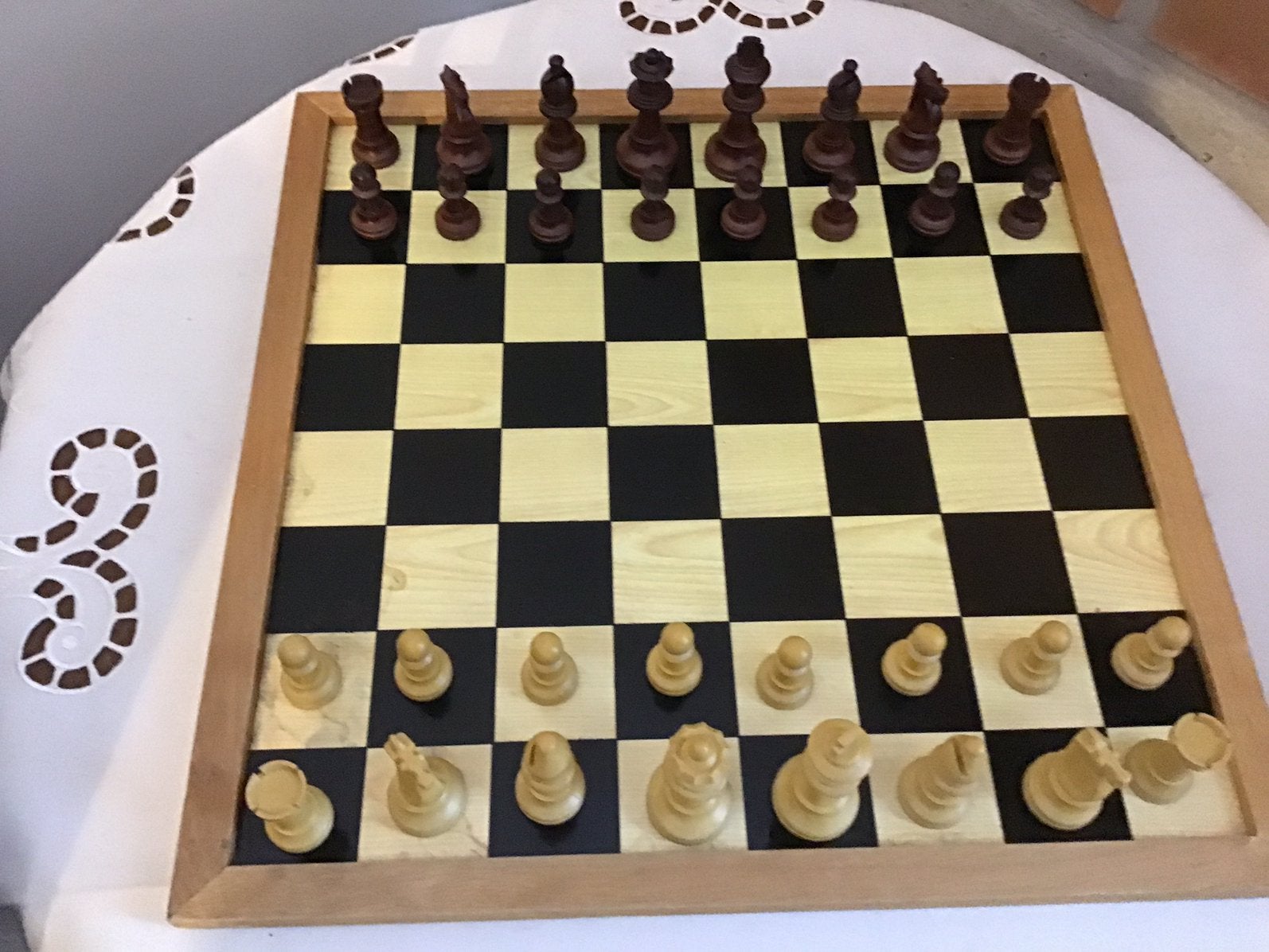 Schaakspel houten bord en vinyl schaakstukken., Ophalen of Verzenden, Zo goed als nieuw