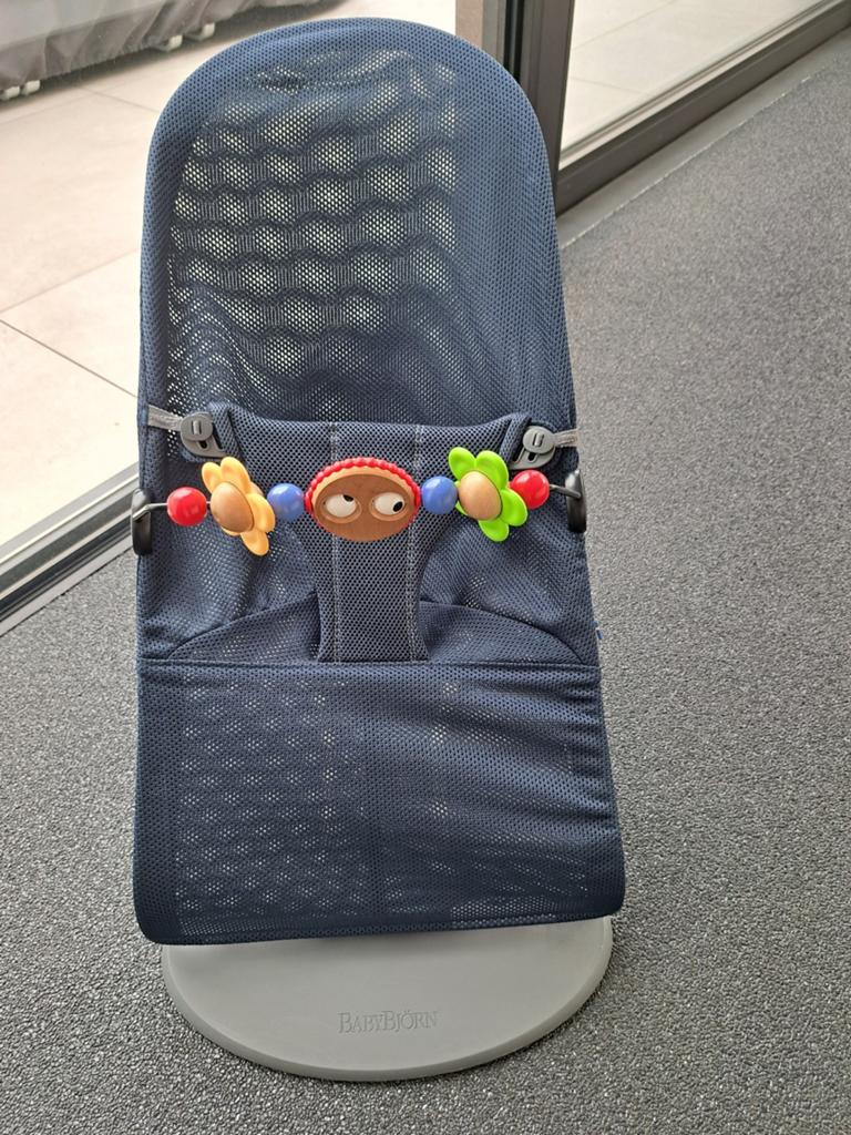 Wipper babybjorn bliss met mesh stof en speelboog, Kinderen en Baby's, Wipstoeltjes, Ophalen