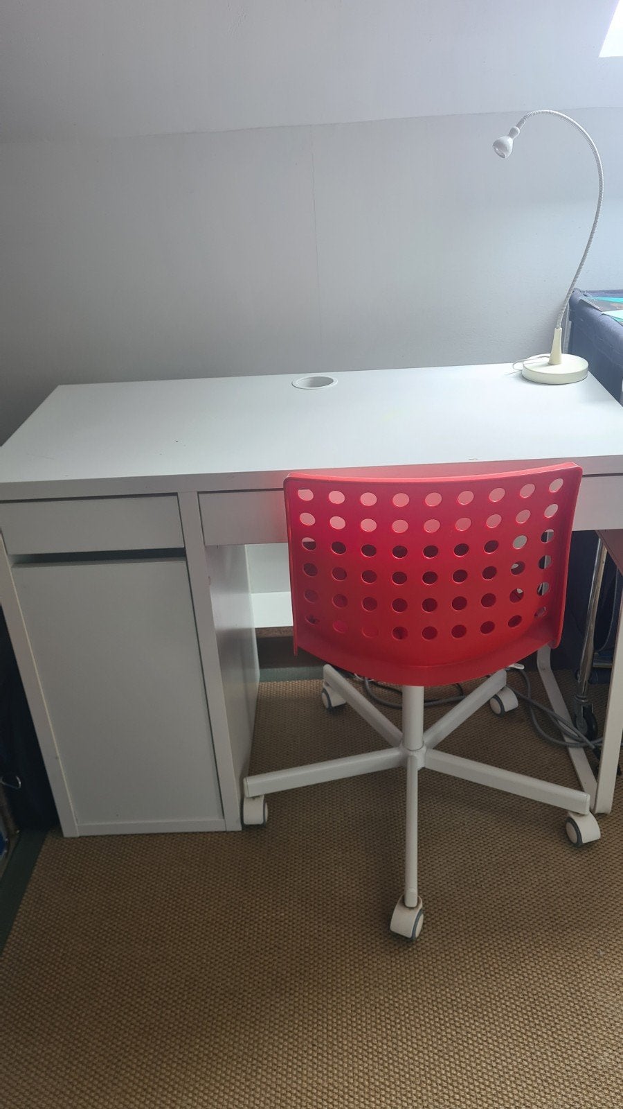 Bureau MICKE 105x50cm et chaise, Maison & Meubles, Enlèvement, Utilisé, IKEA, Bureau-armoire combiné