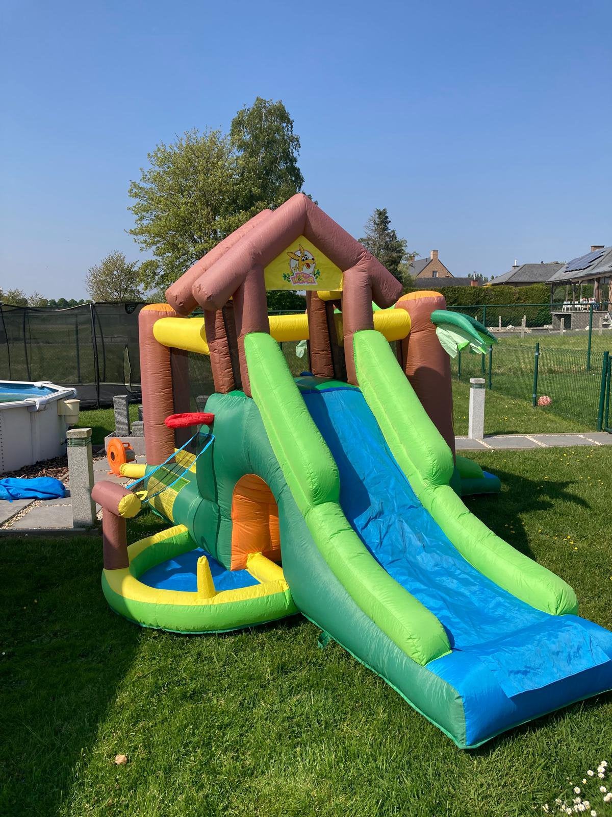 Springkasteel met 2 glijbanen vanaf 3 jaar-ophalen Wilrijk, Ophalen, Zo goed als nieuw