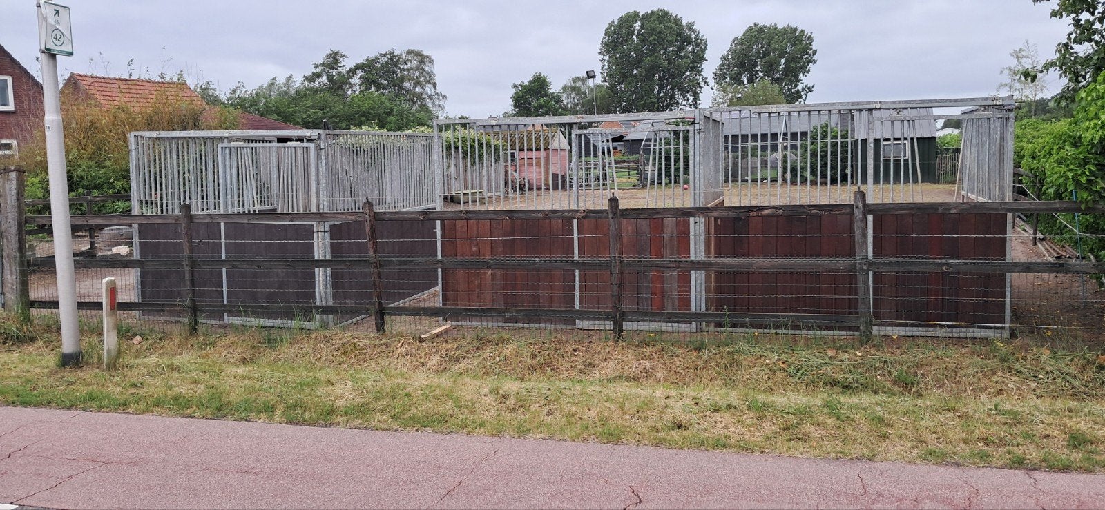 3 paarden boxen 2 boxen met hardhoud en 1met kunststof