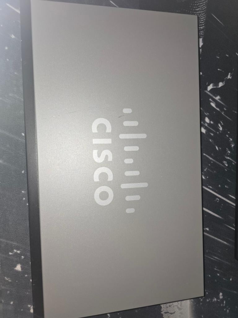 Cisco SF350-24P, Enlèvement, Utilisé, Console, Cisco