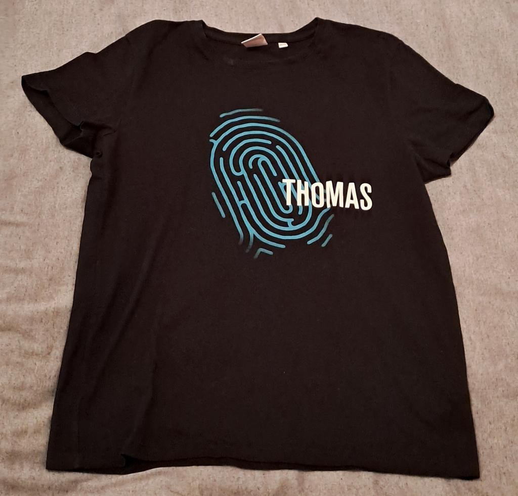 ♡ wie is de mol T-shirt ( naam thomas) ( Maat 164 -170), Kinderen en Baby's, Kinderkleding | Maat 164, Ophalen of Verzenden, Zo goed als nieuw