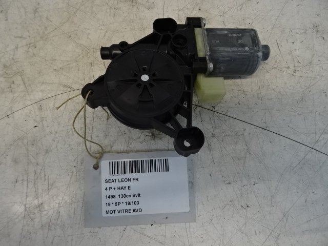 MOTOR RAAMMECHANIEK RECHTS VOOR Leon (5FB) (5Q0959802B), Gebruikt, Voor, Seat