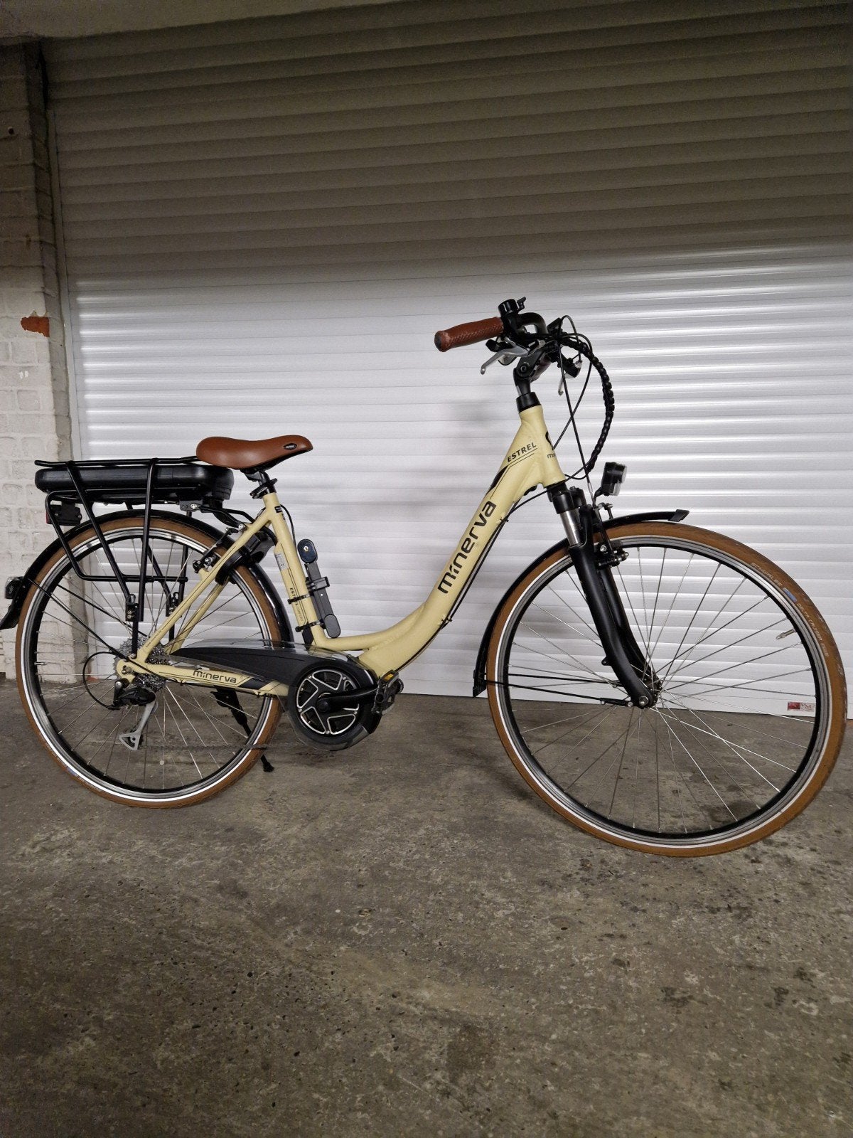 Velo femme E bike jaune Minerva, Vélos & Vélomoteurs