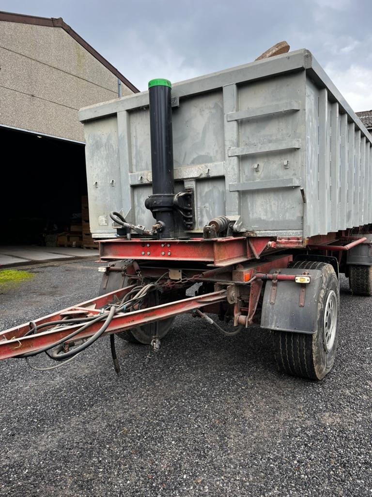 Landbouwkipper, Enlèvement, Transport