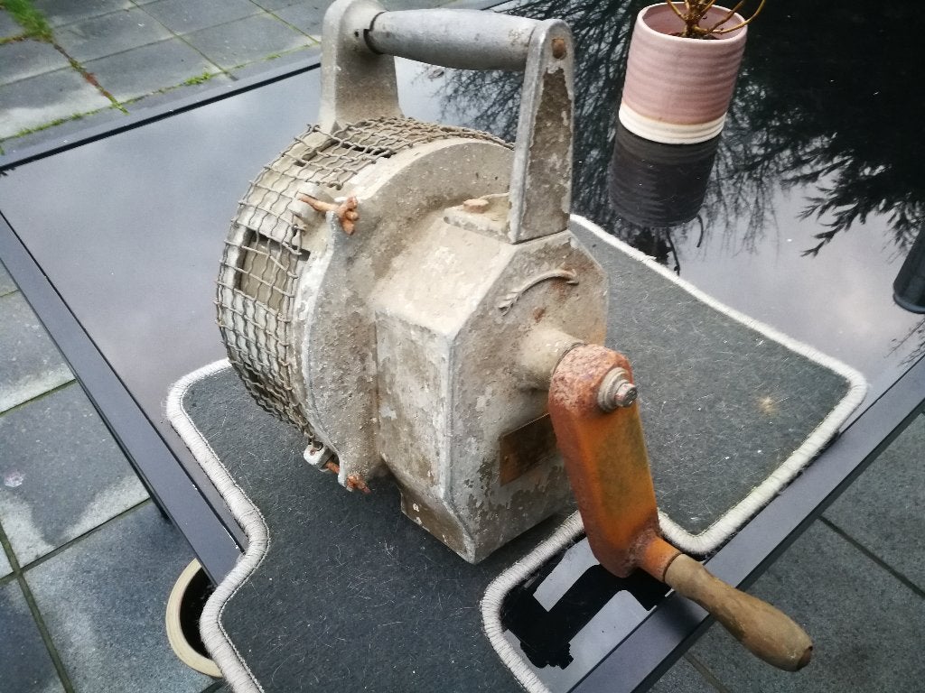 hand sirene luchtalarm uit 1940 gemaakt in Engeland, Verzamelen, Ophalen, Luchtmacht, Overige typen