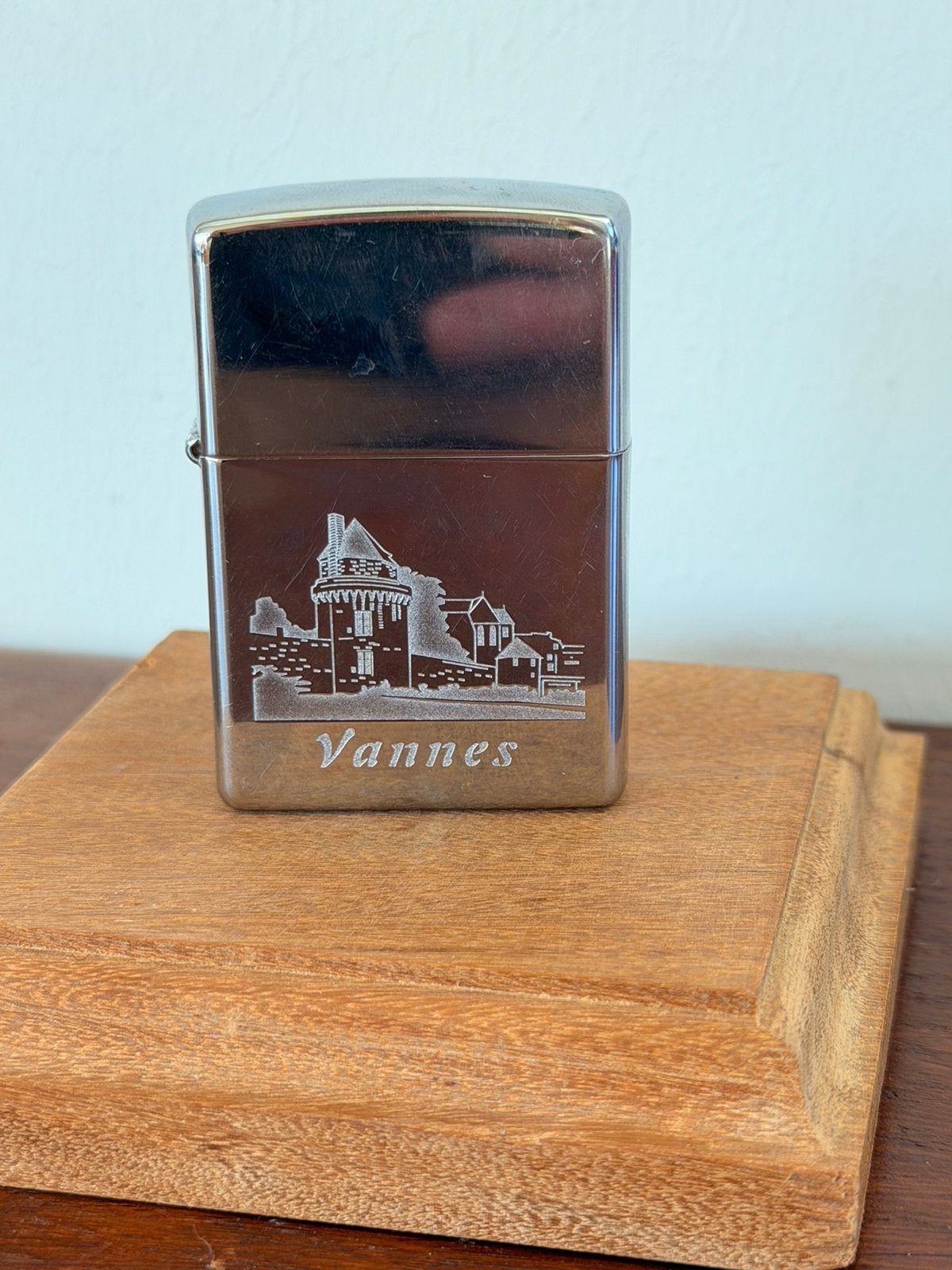 Vintage Zippo L ‘05 ‘Vannes’ design, Ophalen of Verzenden, Zo goed als nieuw, Aansteker