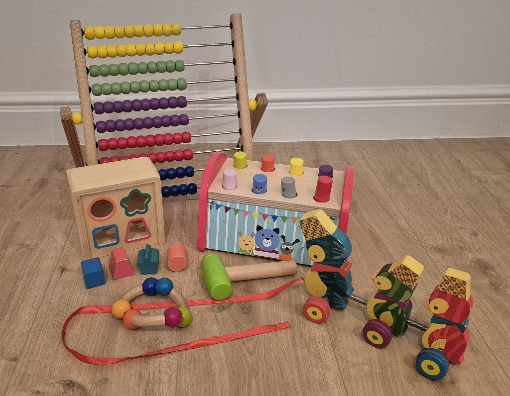 Ensemble jouets en bois - Banc marteaux, trieur formes,..., Enlèvement ou Envoi, Utilisé, Autres types