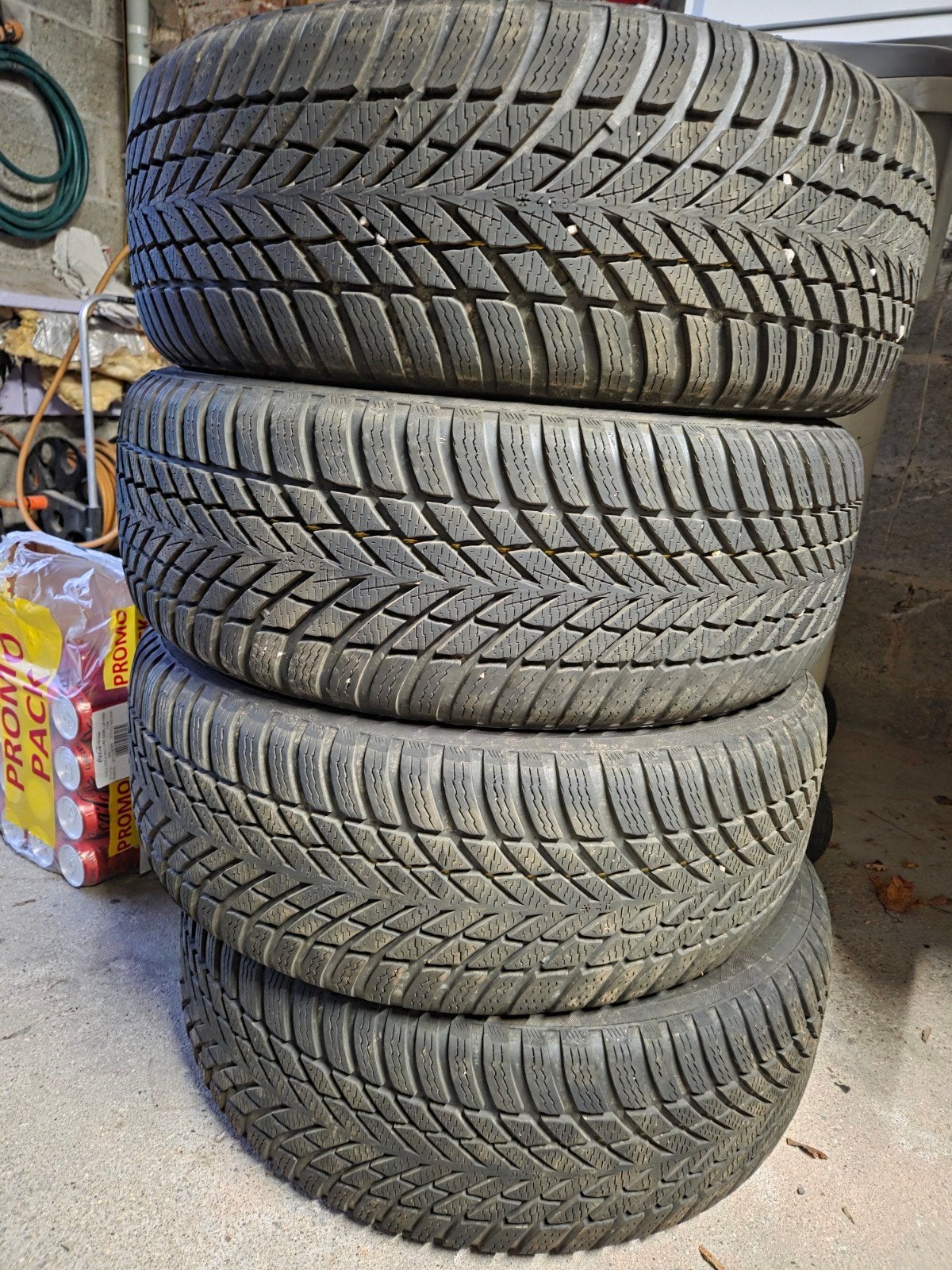 4 pneus neiges Nokian Snowproof 2 - 205/65 R16 95H, Auto-onderdelen, Ophalen, Band(en)
