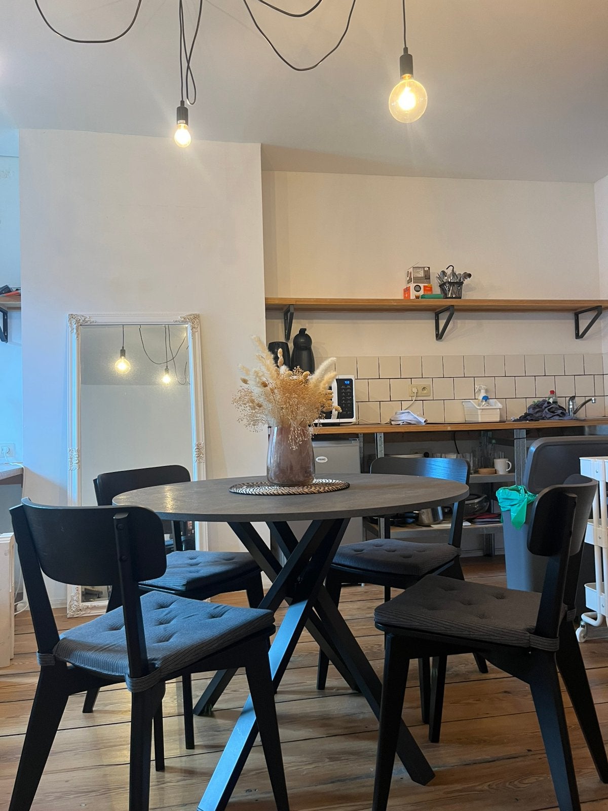 Tafel IKEA Mariedamm en 4 stoelen IKEA Lisabo met kussens, Huis en Inrichting, Tafels | Eettafels, Ophalen, Zo goed als nieuw